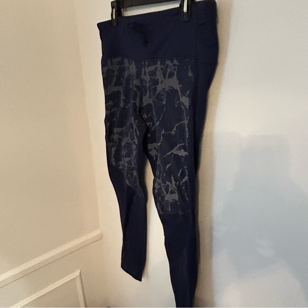 Under Armour Women’s Workout Pants Blue Camo Outrun The‎ Cold 2 Tights Joggers
